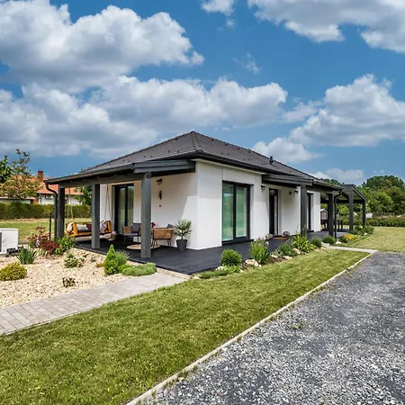 Haz A Hold Utcaban Tatil Evi *