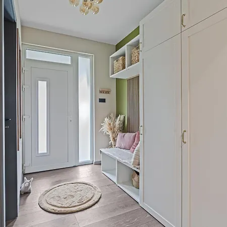Tatil Evi Haz A Hold Utcaban *