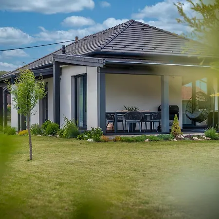 Haz A Hold Utcaban Tatil Evi *